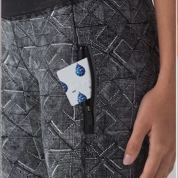 Lululemon - Inspire Tight II (25") Formation Alpine White Black / Black - Picture 3 of 9